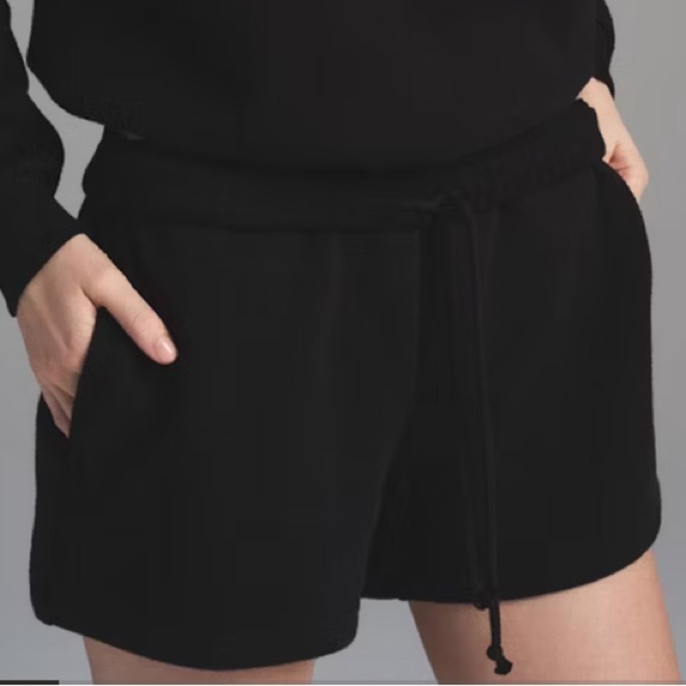 SKIMS Cotton Fleece Classic Short in Onyx Size Medium